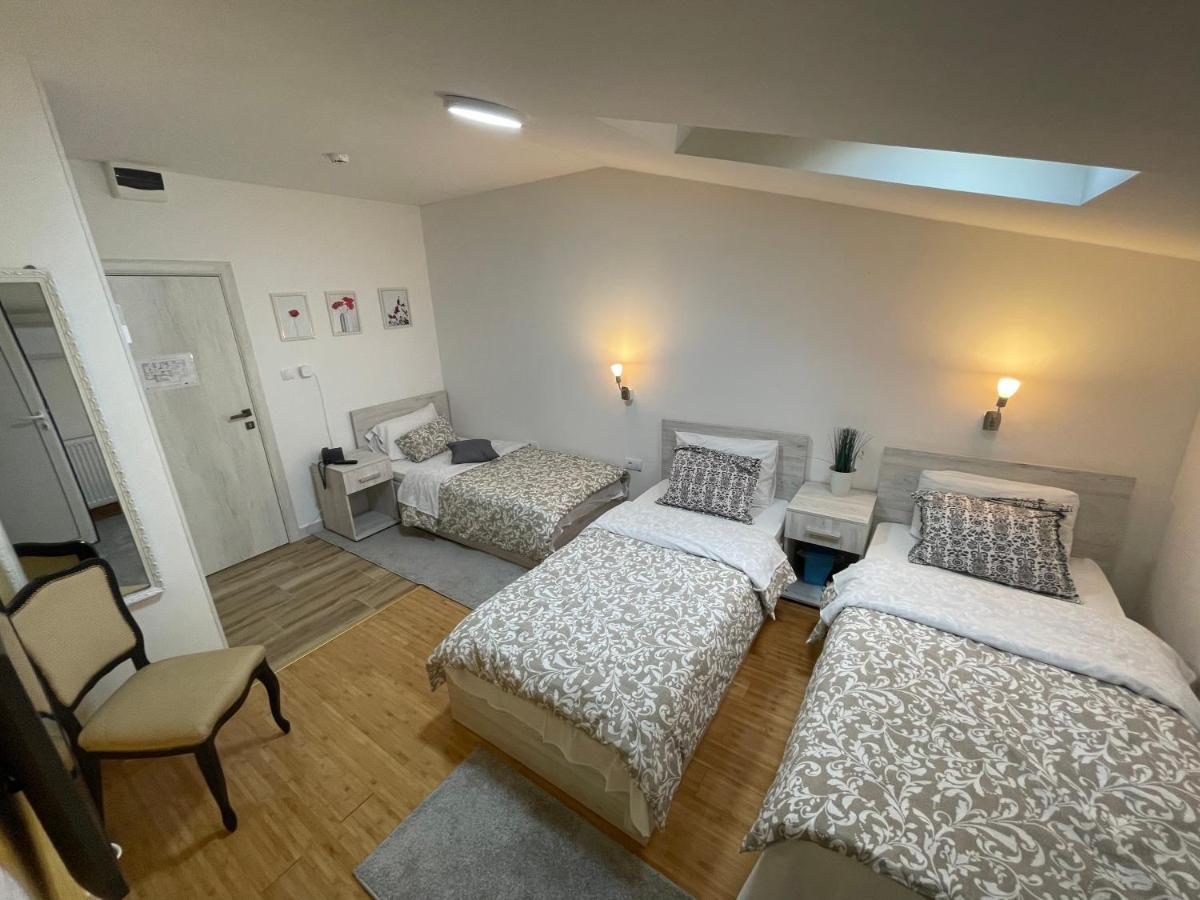 Tepic Garni Hotel Temerin Екстер'єр фото