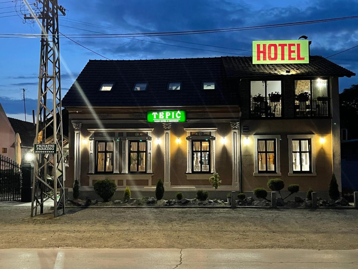 Tepic Garni Hotel Temerin Екстер'єр фото